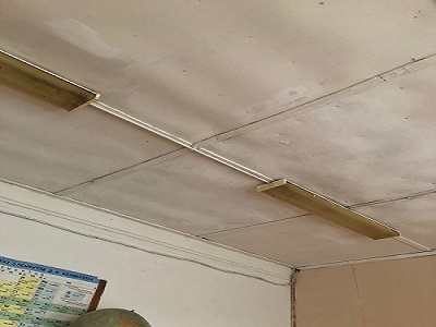 потолок в кабинете Точка роста до ремонта